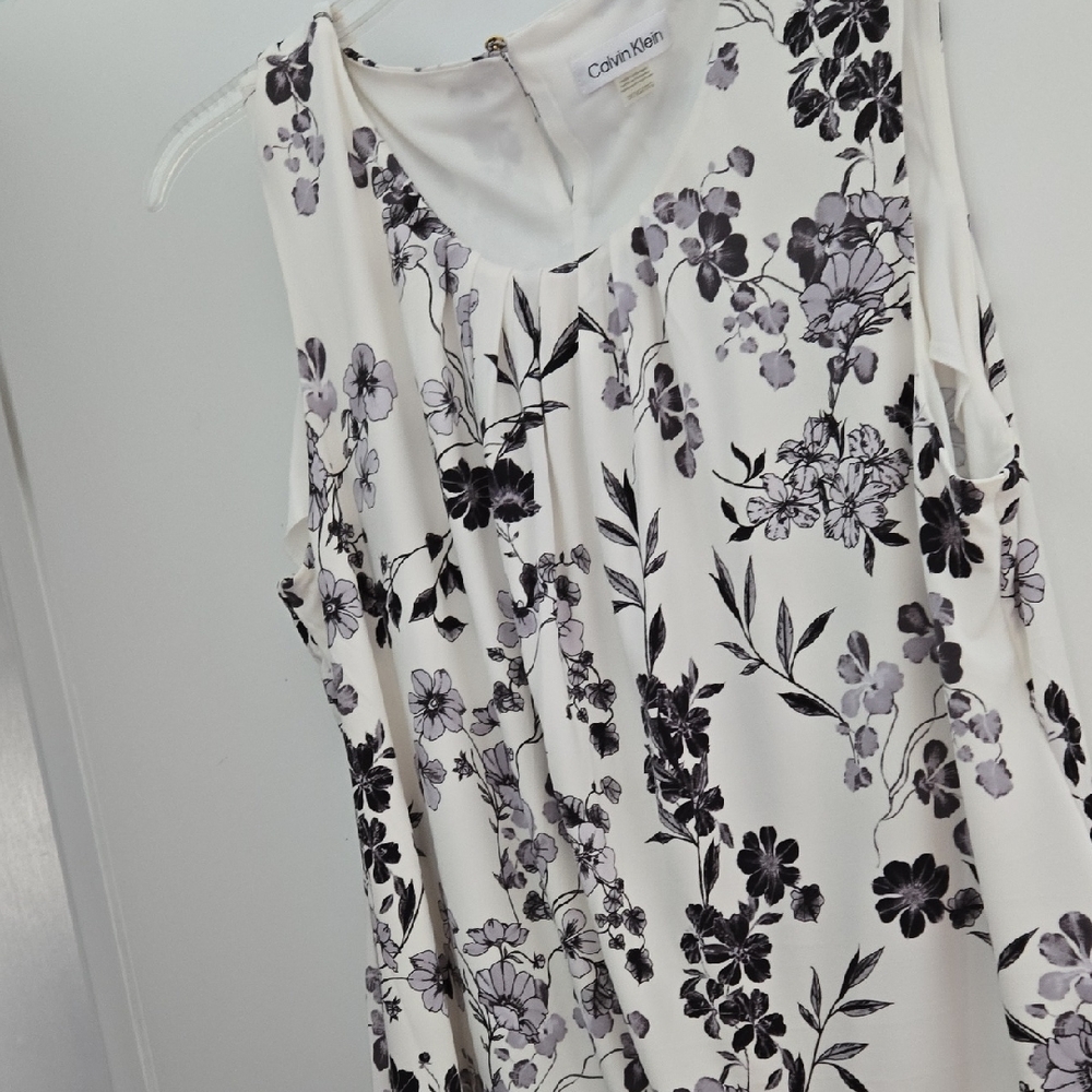 Calvin Klein Women's Floral Sleeveless Top - Black and White - Picture 1 of 6